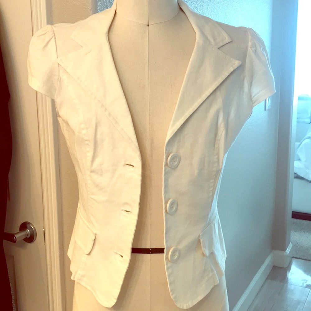 Off white short sleeved blazer